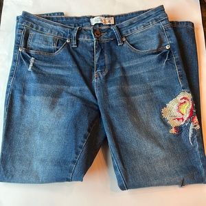 Royalty for me Mid Rise embroidered cropped jean size 6